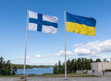 Прапори Фінляндії та України