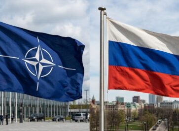 Прапори НАТО та Росії